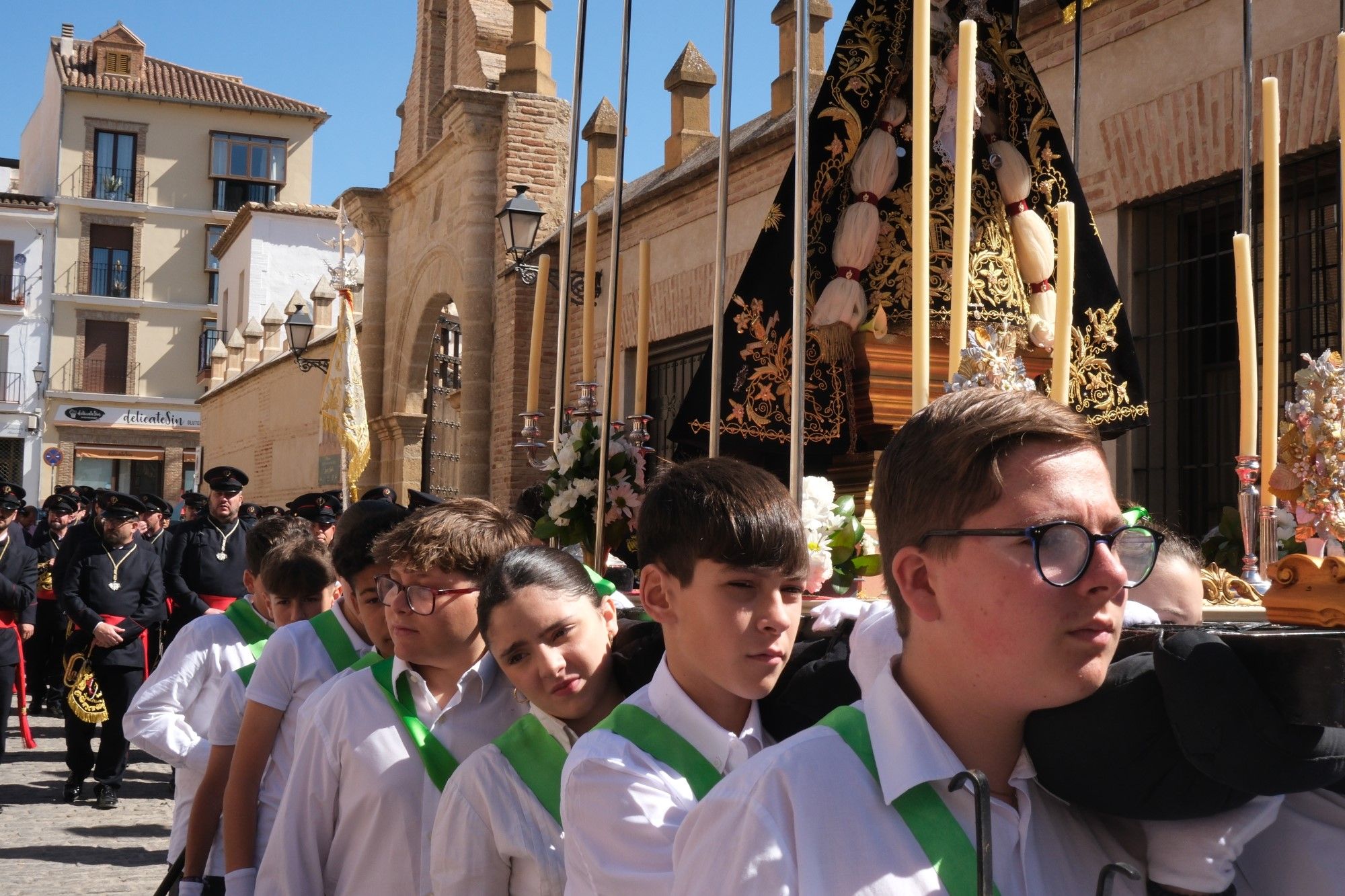 Concentración de tronos chicos en Antequera