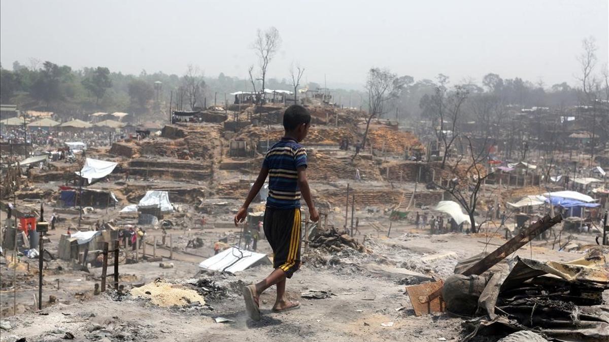 15 muertos en el incendio de un campamento de refugiados rohingyas