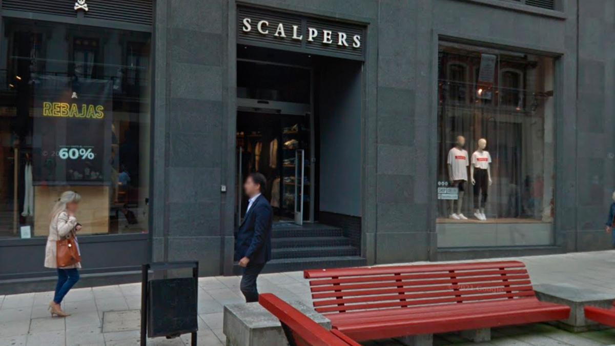 Scalpers rebaja algunos de sus clásicos de ropa de hombre en  como  adelanto al Black Friday