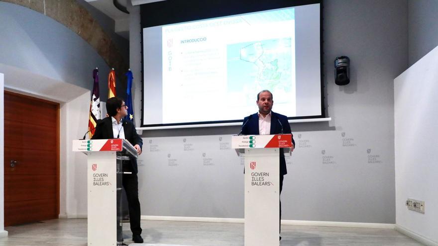 Los consellers Iago Negueruela y Miquel Mir informan sobre el Plan de Gestión de la Costa Oeste de Eivissa. | GOVERN