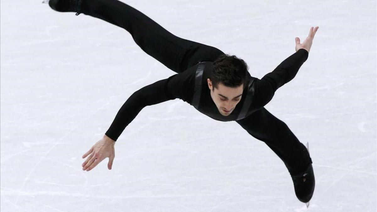 Javier Fernández, en un salto del ejercicio corto de este jueves.