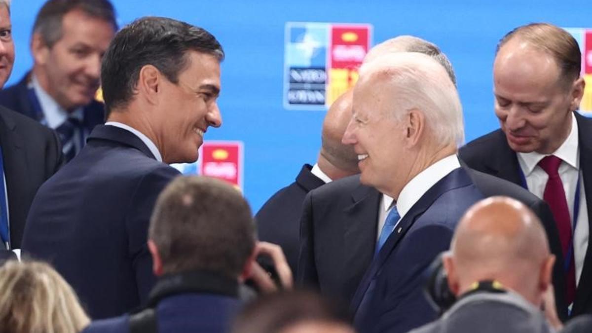 El presidente del Gobierno, Pedro Sánchez, y el presidente de Estados Unidos, Joe Biden, este 29 de junio de 2022 en el arranque de la 32ª cumbre de la OTAN, en el recinto ferial de Ifema, Madrid.