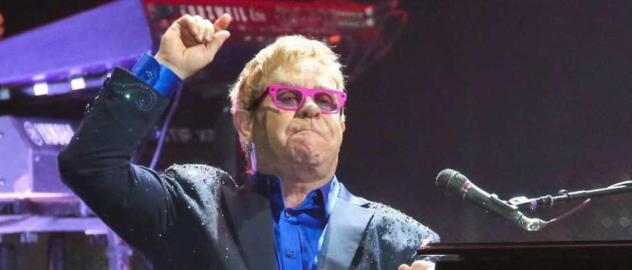 Elton John, en su concierto del sábado en Leipzig (Alemania). // Efe