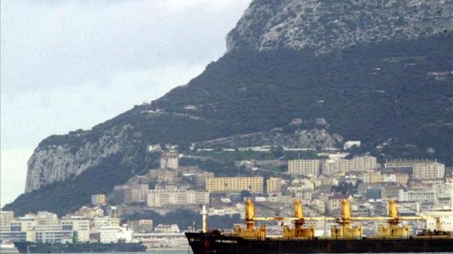 Derrame de crudo en la Bahía de Algeciras por un fallo mecánico en la factoría de Cepsa