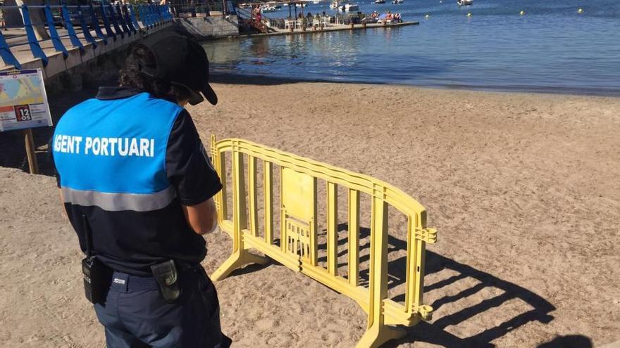 Cierran al baño la playa del Port d&#039;Andratx por vertidos fecales