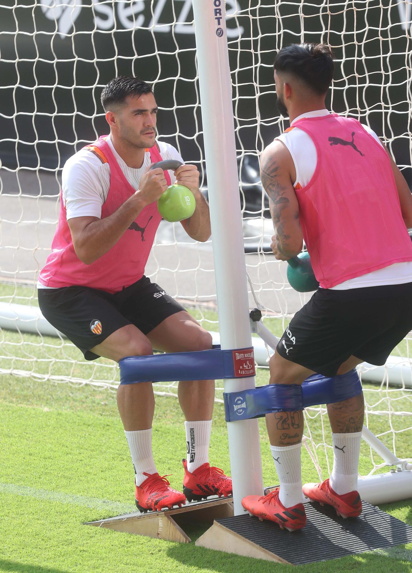 Sesión en Mestalla con Maxi Gómez y Alderete