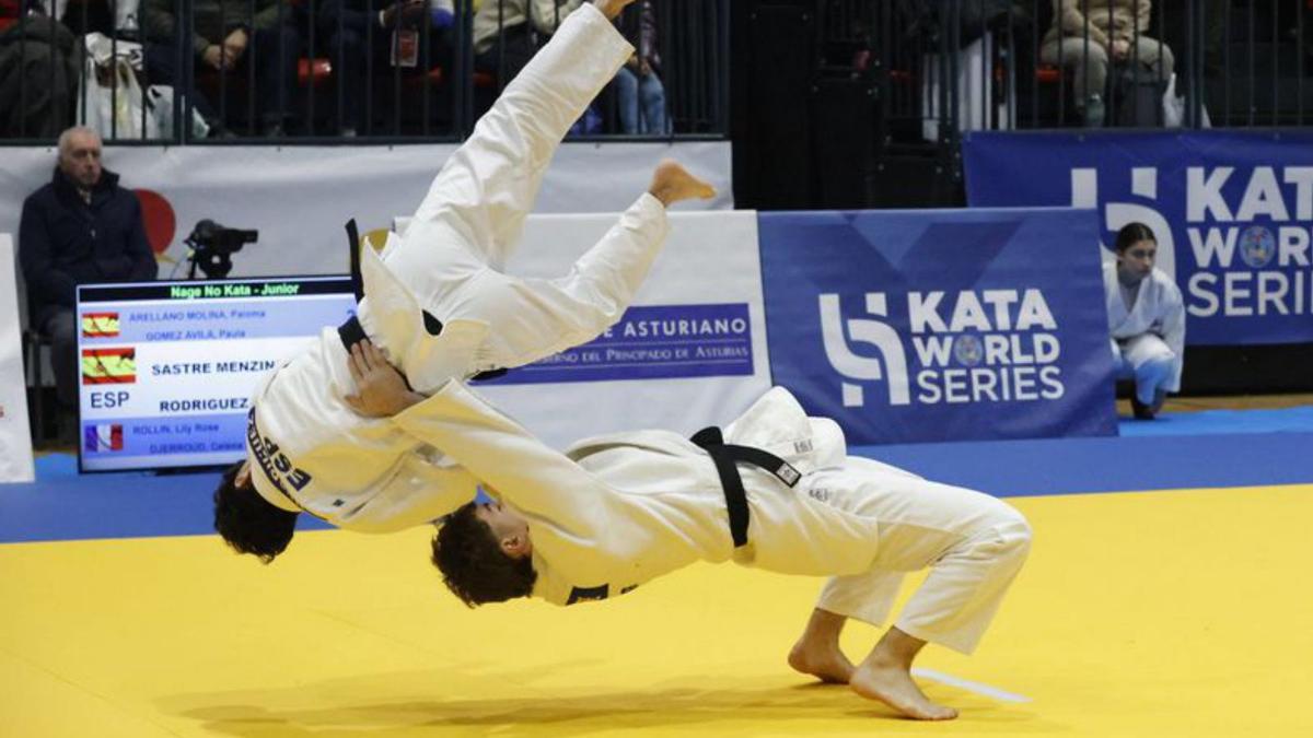 Dos judokas durante la Kata World Series.