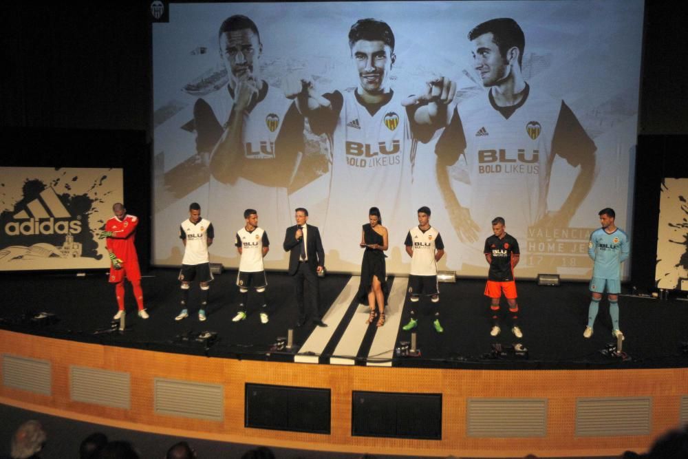 Así son las nuevas camisetas del Valencia CF