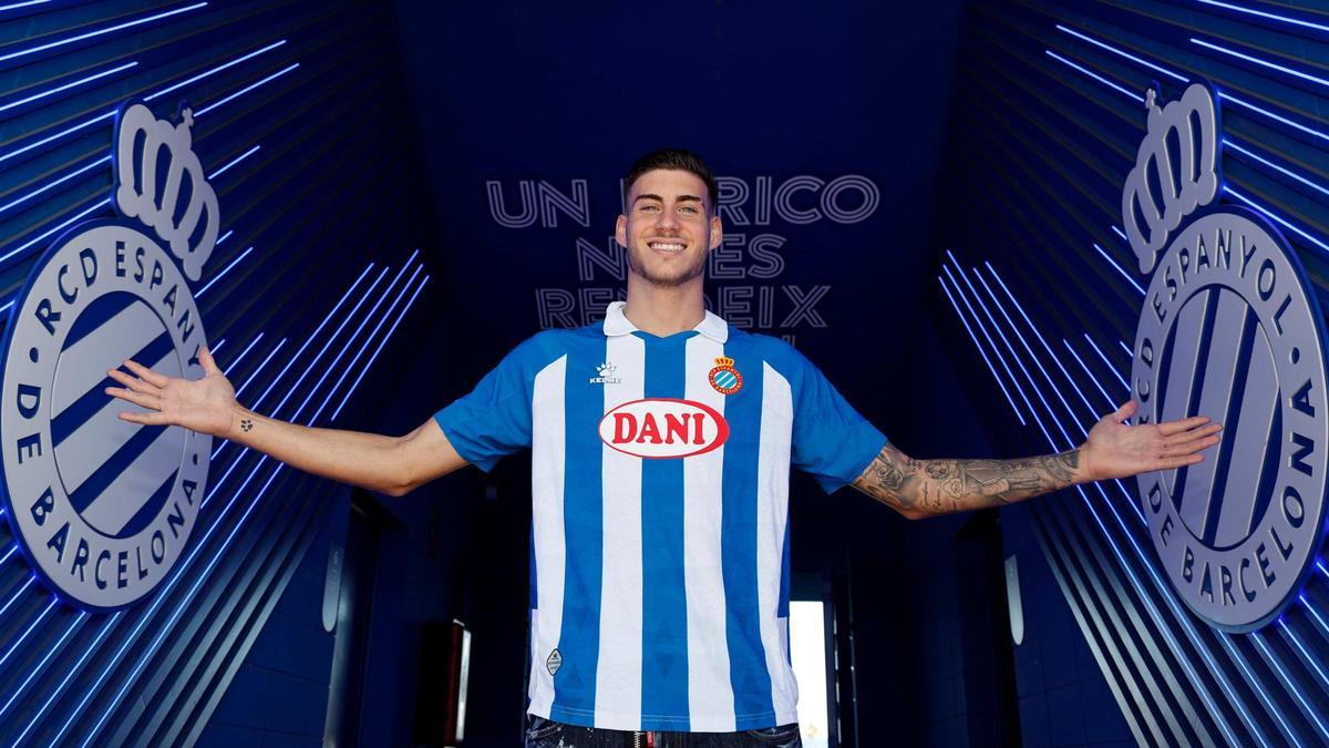 Roberto Fernández, con la caimseta del Espanyol.