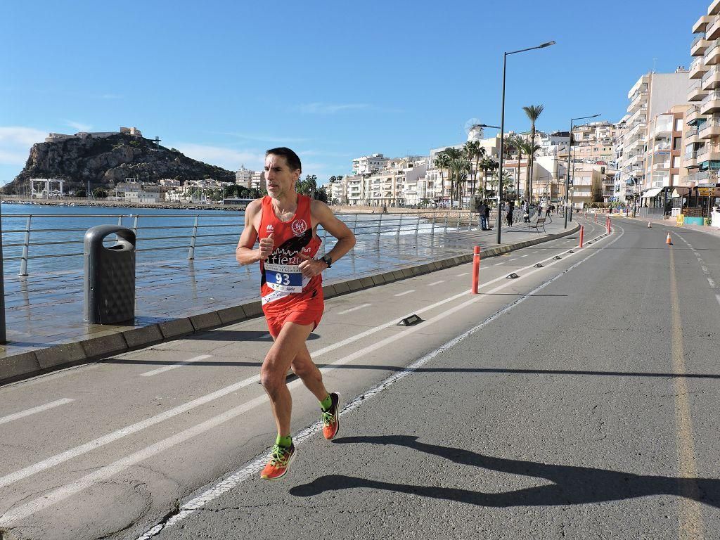 Estos todas las imágenes de la Media Maratón de Águilas