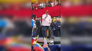 Maduro saca sus pasos prohibidos a relucir al bailar al ritmo de 'Peace, yes. War no'