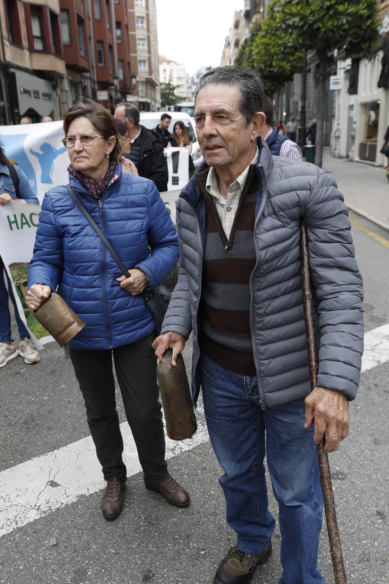 EN IMÁGENES: Así fue la tractorada de protesta del campo asturiano en Oviedo