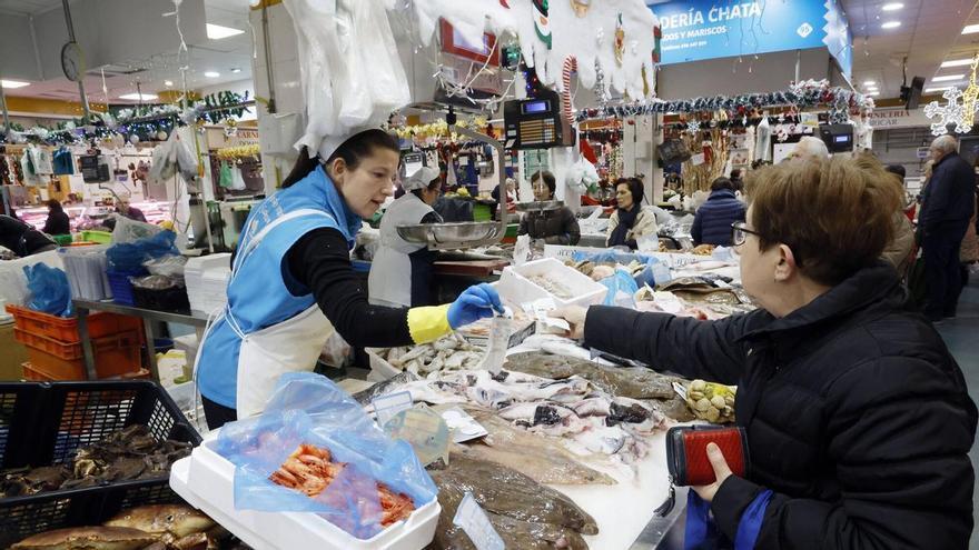 Una cesta de la compra de 50 euros en 2021 cuesta ahora en Galicia casi 65: así se disparó el precio de 25 alimentos básicos