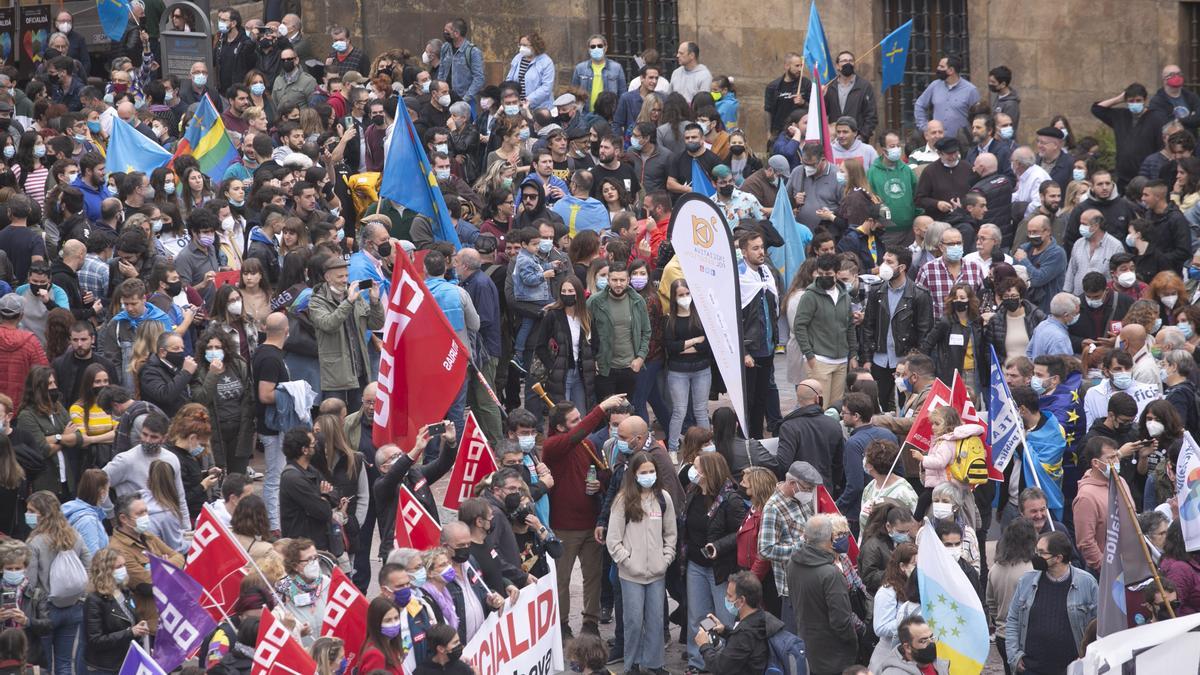 Los partidarios de la cooficialidad del asturiano se manifiestan en Oviedo