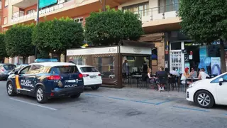 Amenaza a la camarera de un bar de Alzira por recriminarle haberse duchado en el lavabo