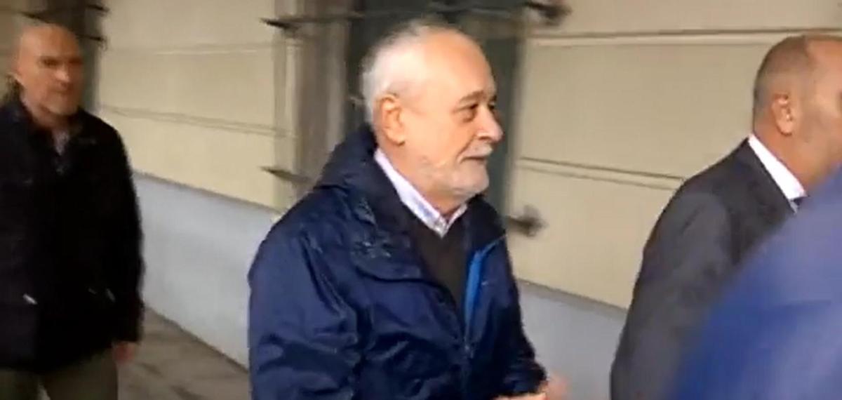 La Audiencia pide un último informe para decidir si el tratamiento de Griñán es "compatible" con la cárcel.