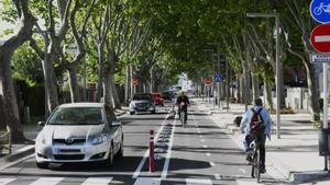 Polèmica retirada d’un carril bici a Castelldefels