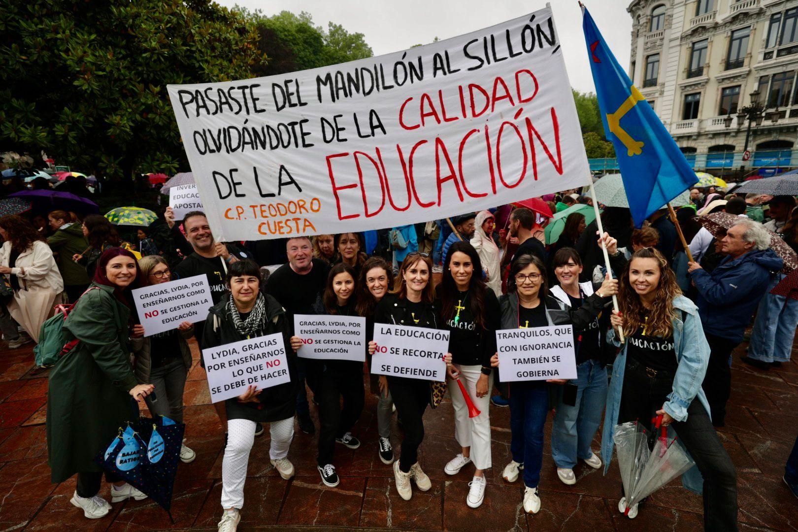 EN IMÁGENES: Así fue la gran manifestación de profesores por la enseñanza pública asturiana
