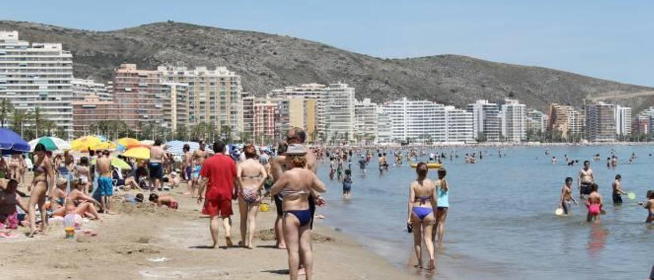 Cullera llena restaurantes y hoteles en el Puente de Mayo