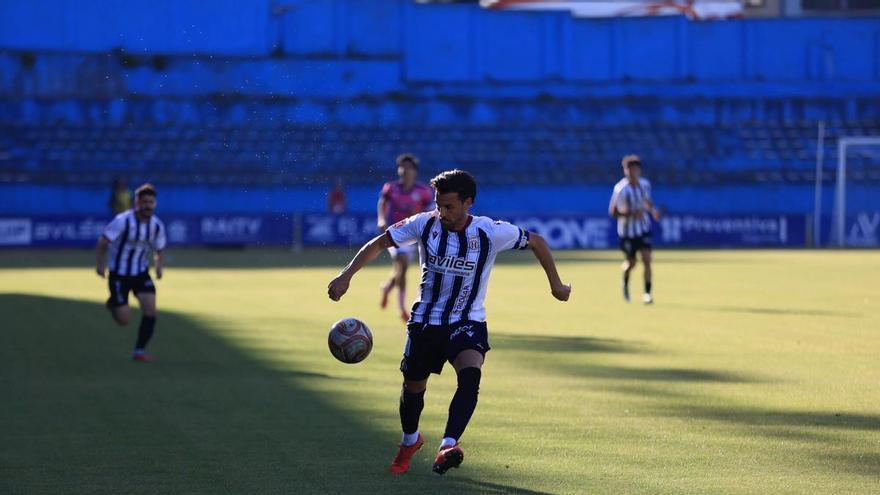 Las claves detrás de uno de los goles del año en Primera Federación: "Vi al portero adelantado por el rabillo del ojo y le metí un bombazo al balón"