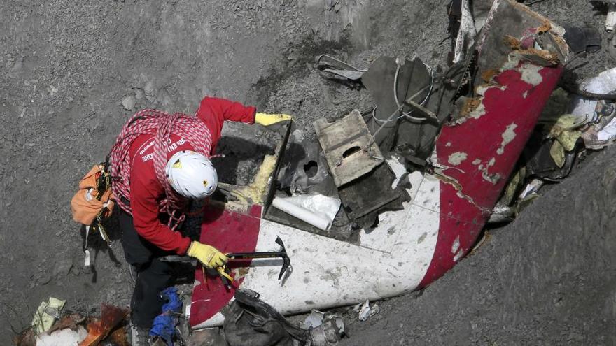 Las labores de rescate continúan en la zona del accidente.