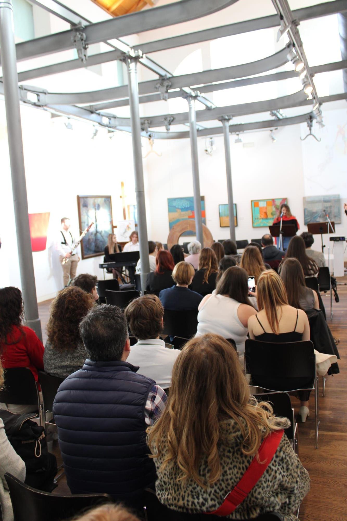 Así fueron los recitales de la mañana durante el Día de la Poesía en Langreo