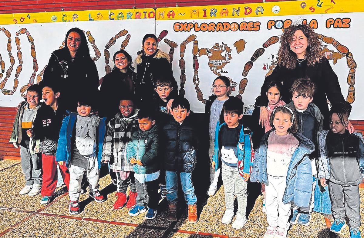 Los alumnos del C.P. La Carriona de Avilés celebran el  Día de la Paz