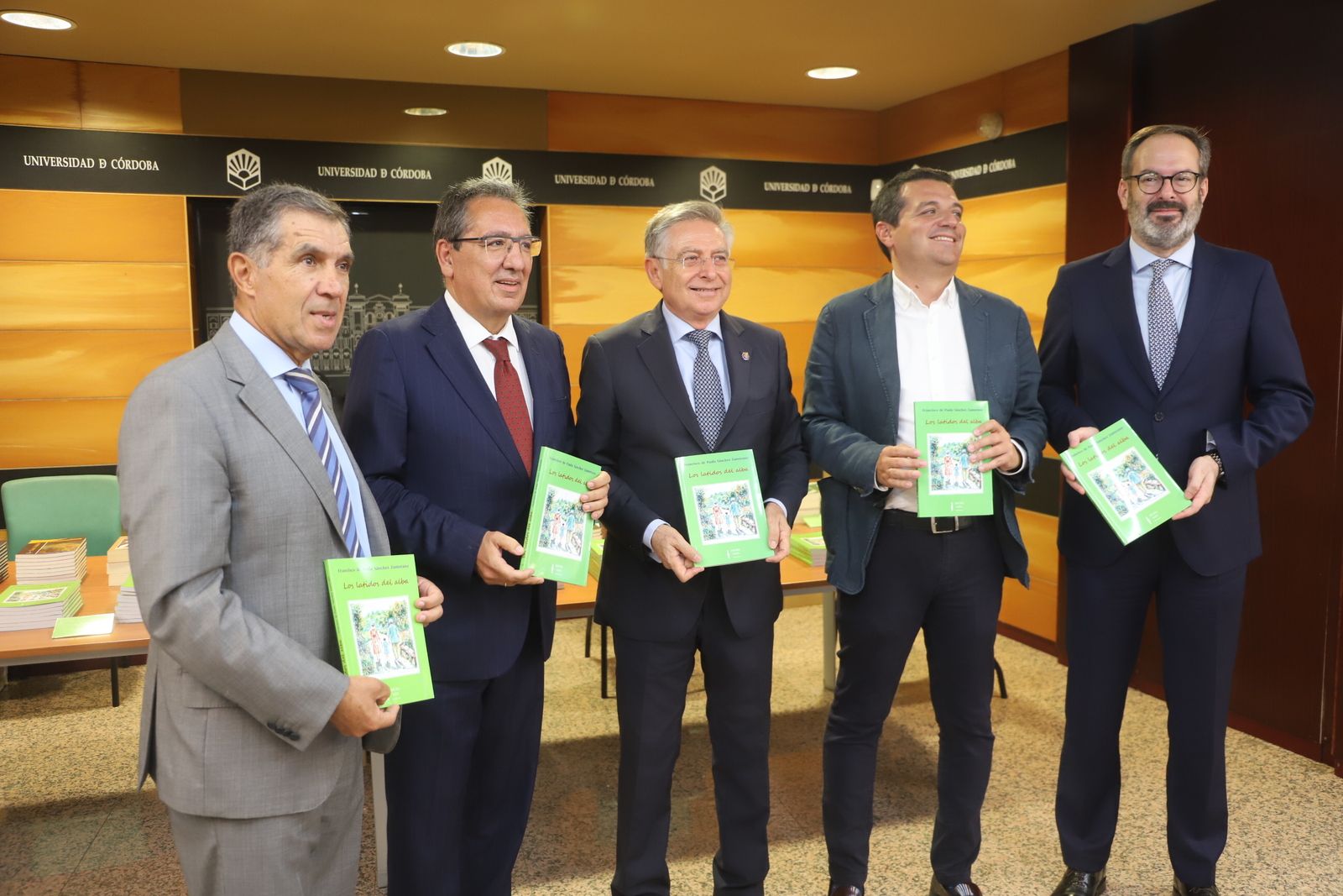 El presidente de la Audiencia presenta 'Los latidos del alma'
