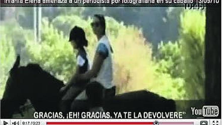 La infanta Elena increpa al reportero.