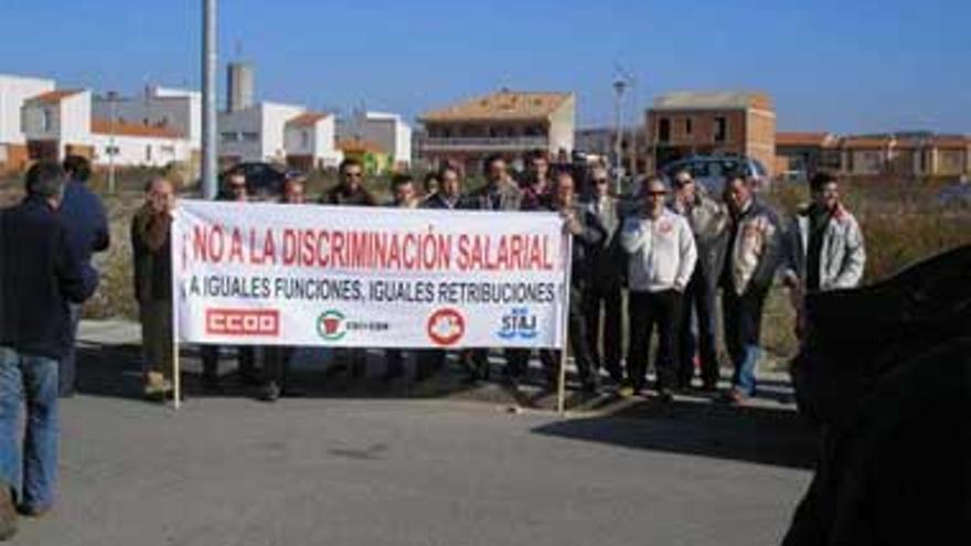 Los funcionarios de justicia protestan ante Fernández Bermejo para pedir la equiparación salarial