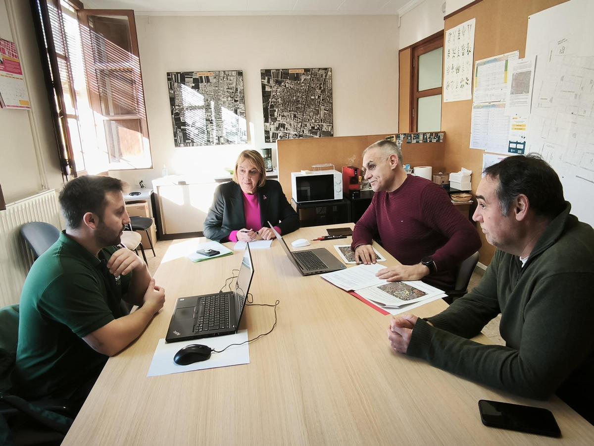 Reunión del Plan de Emergencias Benetússer, con la alcaldesa Eva Sanz.