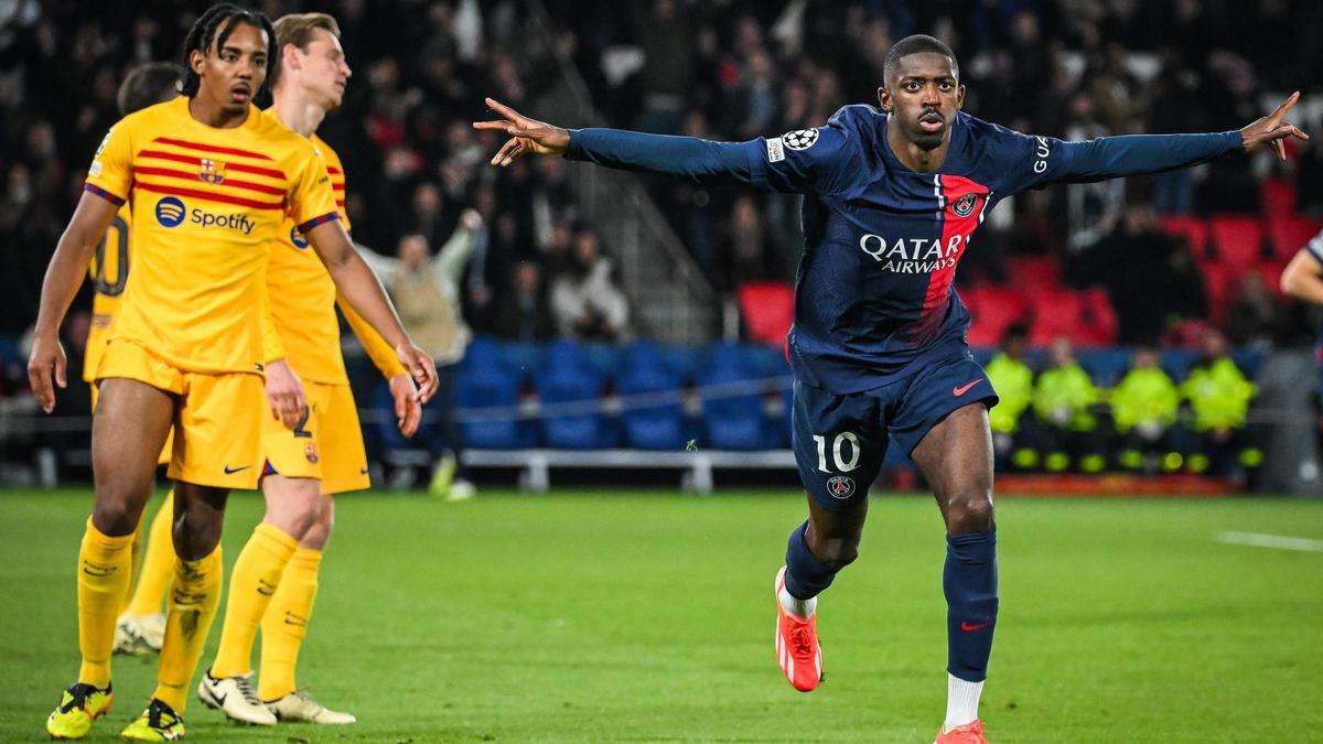 Dembélé celebra su gol al Barça, era el 1-1, ante De Jong y Koundé en el Parque de los Príncipes.