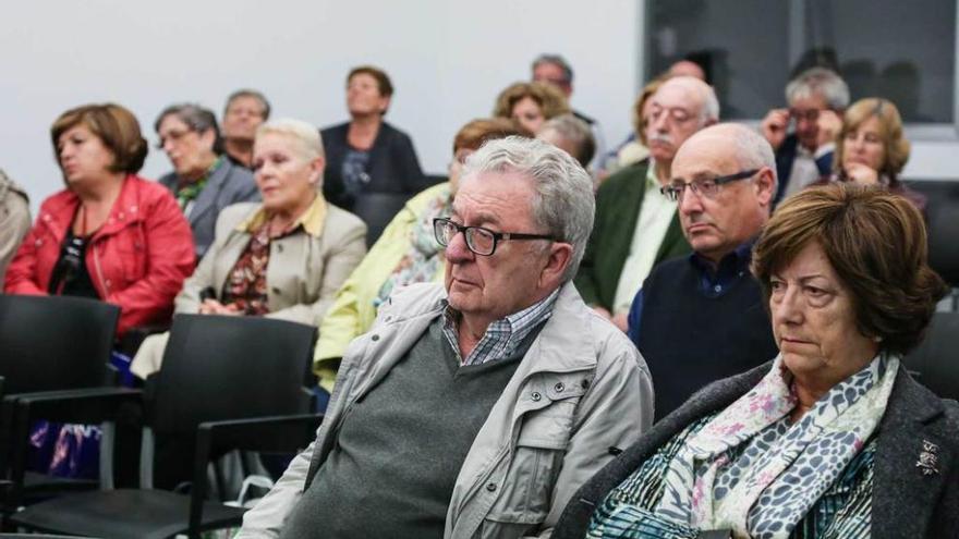 Asistentes al acto en el Valey.