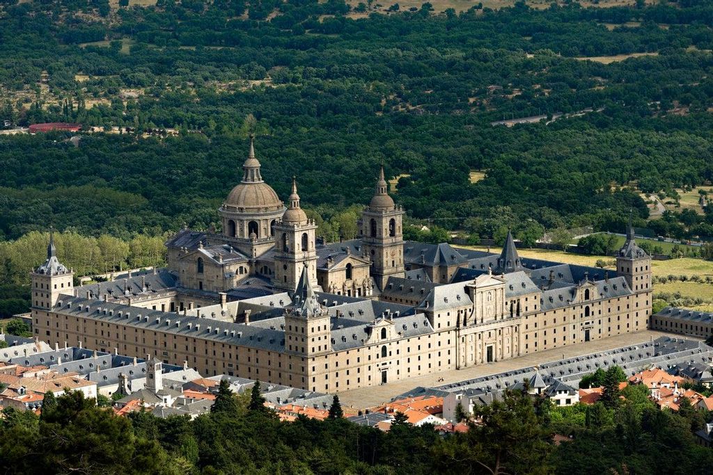 El impresionante Monasterio del Escorial es uno de las construcciones más bonitas de Madrid