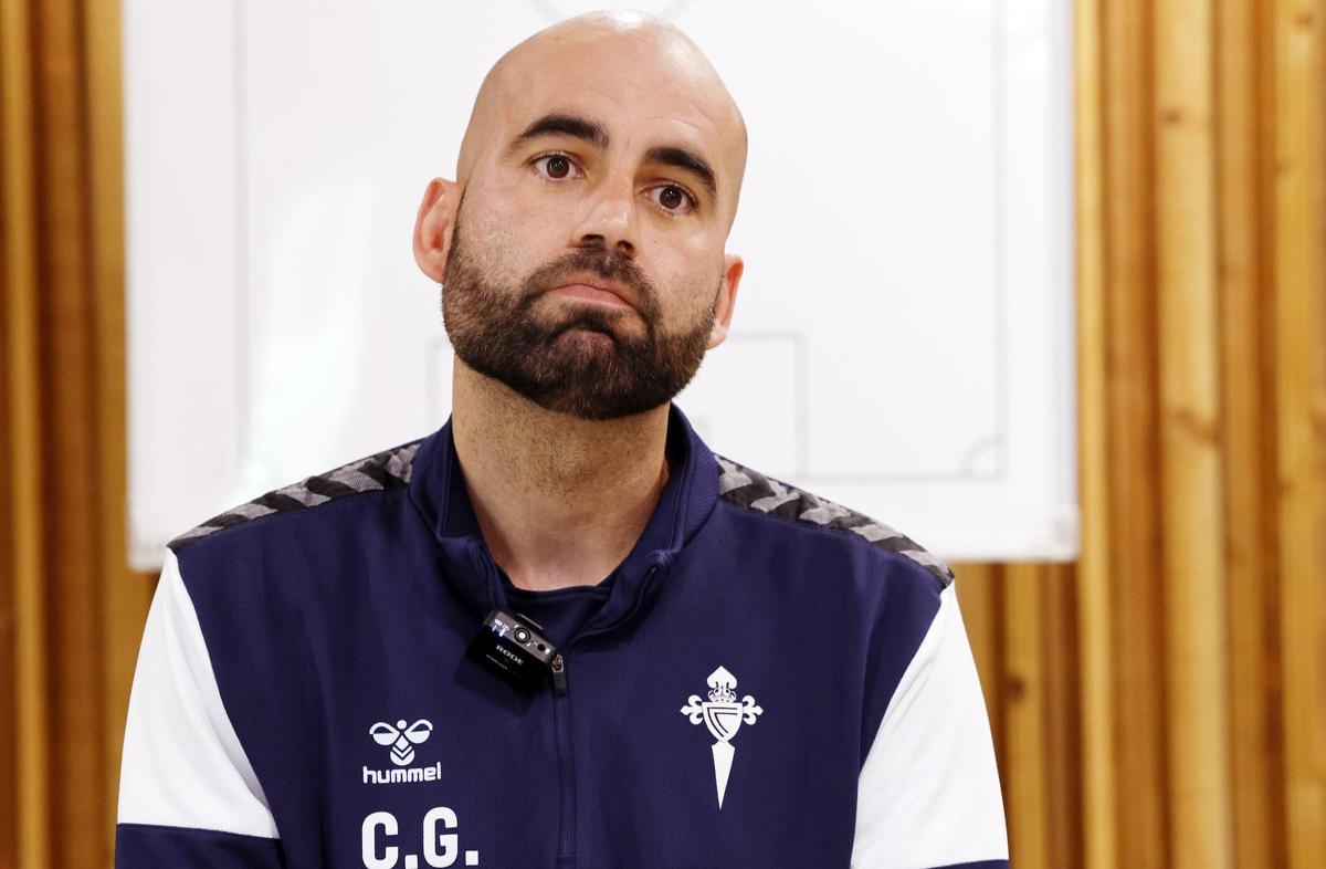 Claudio Giráldez, entrenador del Celta, en la sala de prensa de Afouteza durante la entrevista