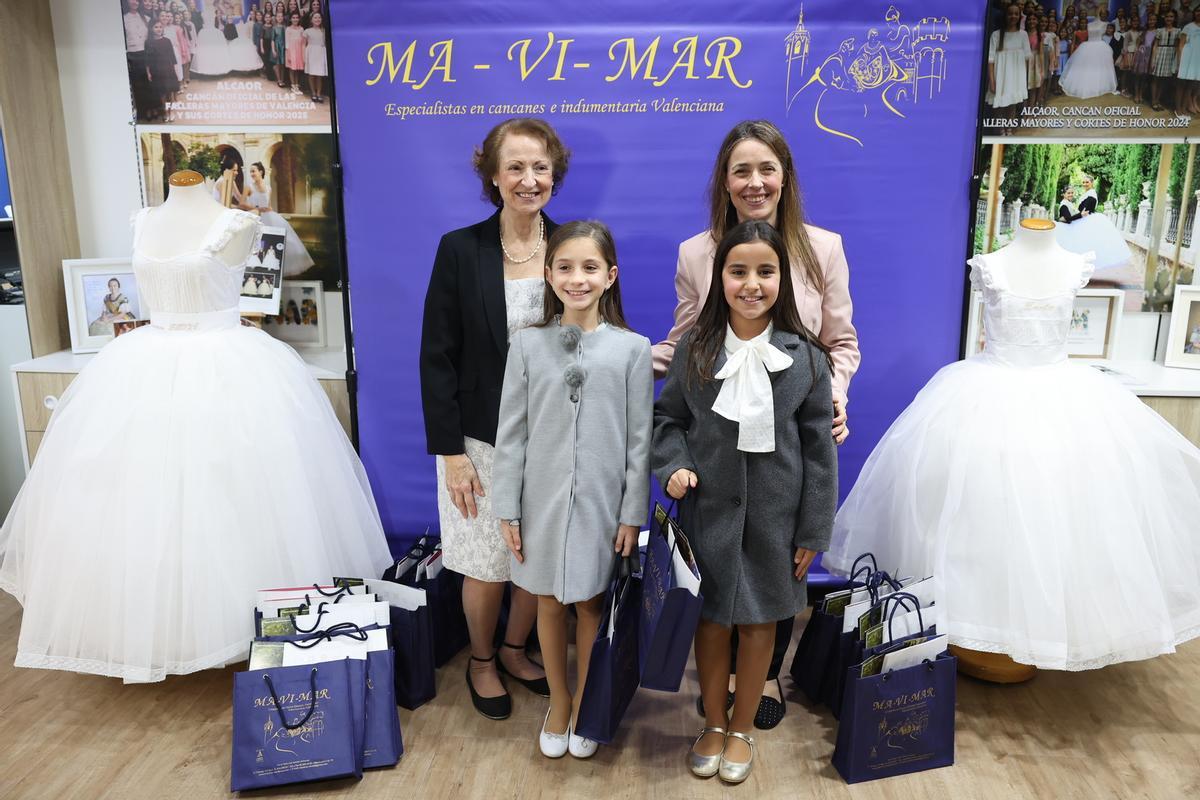 Mavimar entrega los cancanes del traje Siglo XVIII