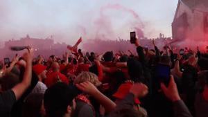 El Liverpool se proclama campeón de la Premier League tras ganar 5-1 al Tottenham en Anfield