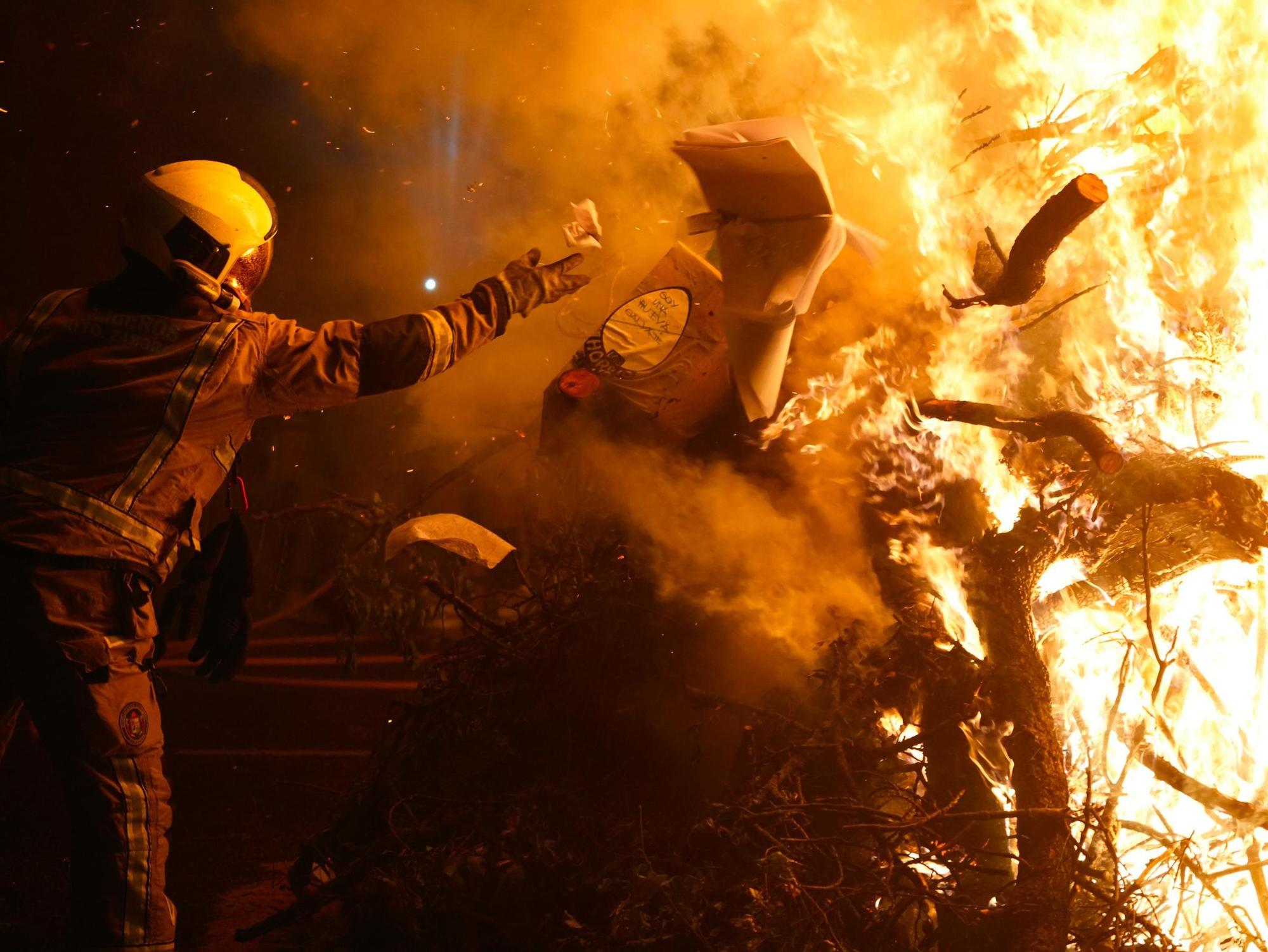 GALERÍA | Así ha transcurrido la hoguera de San Juan en Zamora: adiós a lo malo