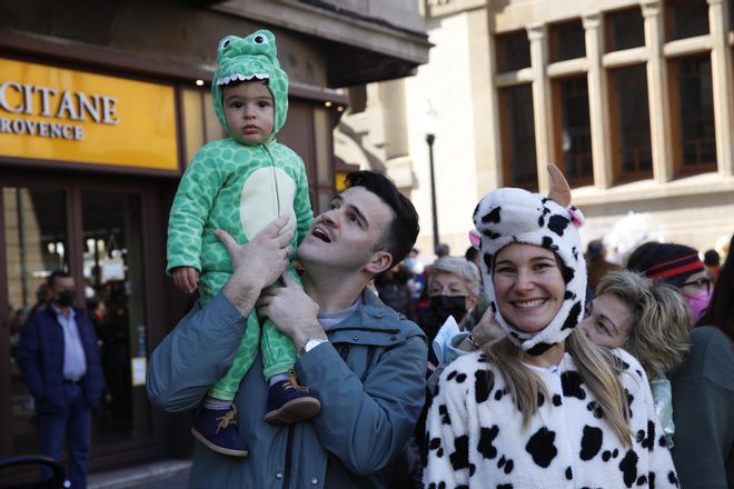 Multitudinario desfile infantil de Antroxu en Gijón