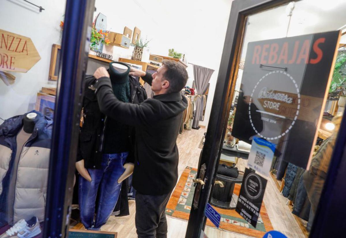 Rebajas, bálsamo para el comercio de Avilés