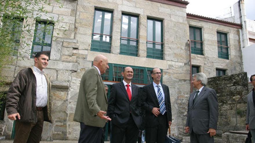 Un momento de la visita de ayer a la Casa Carvajal, que albergará el museo.