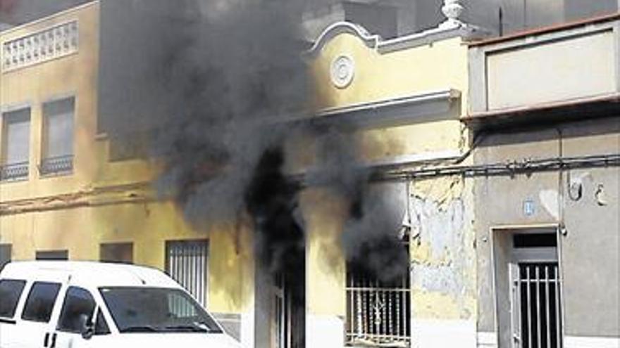 Una pelea de okupas acaba con un incendio en Burriana