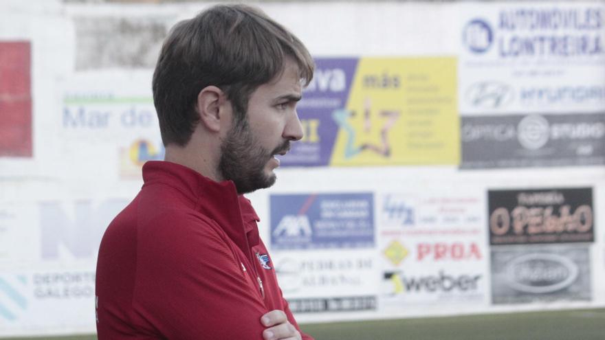 José Antonio Rodríguez durante un partido de esta temporada en el banquillo del Alondras.