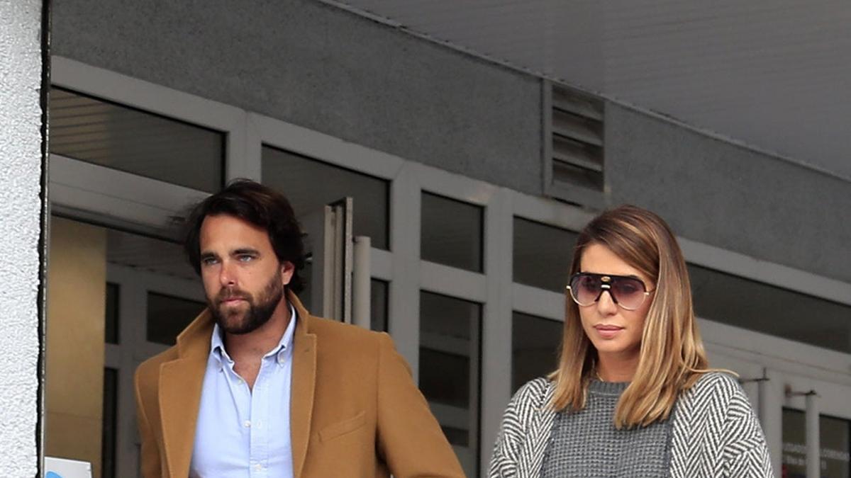 Elena Tablada y Javier Ungría saliendo del Juzgado