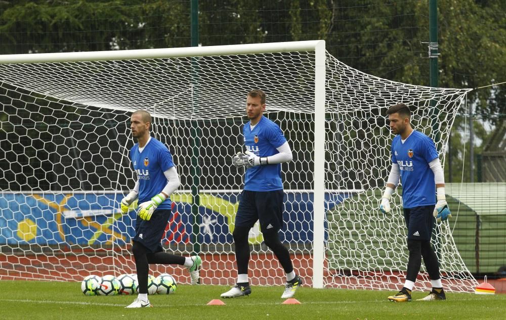 Intenso entrenamiento del Valencia en Évian-les-Bains