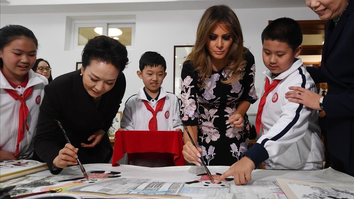 mdedios40870080 us first lady melania trump  centre r  and china s first lad171109134533