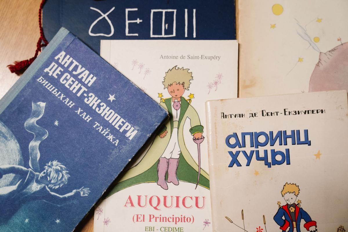 30.01.2026. MADRID. Marifé Santiago, coleccionista de ediciones de ‘El Principito’ en Madrid. Foto: Alba Vigaray