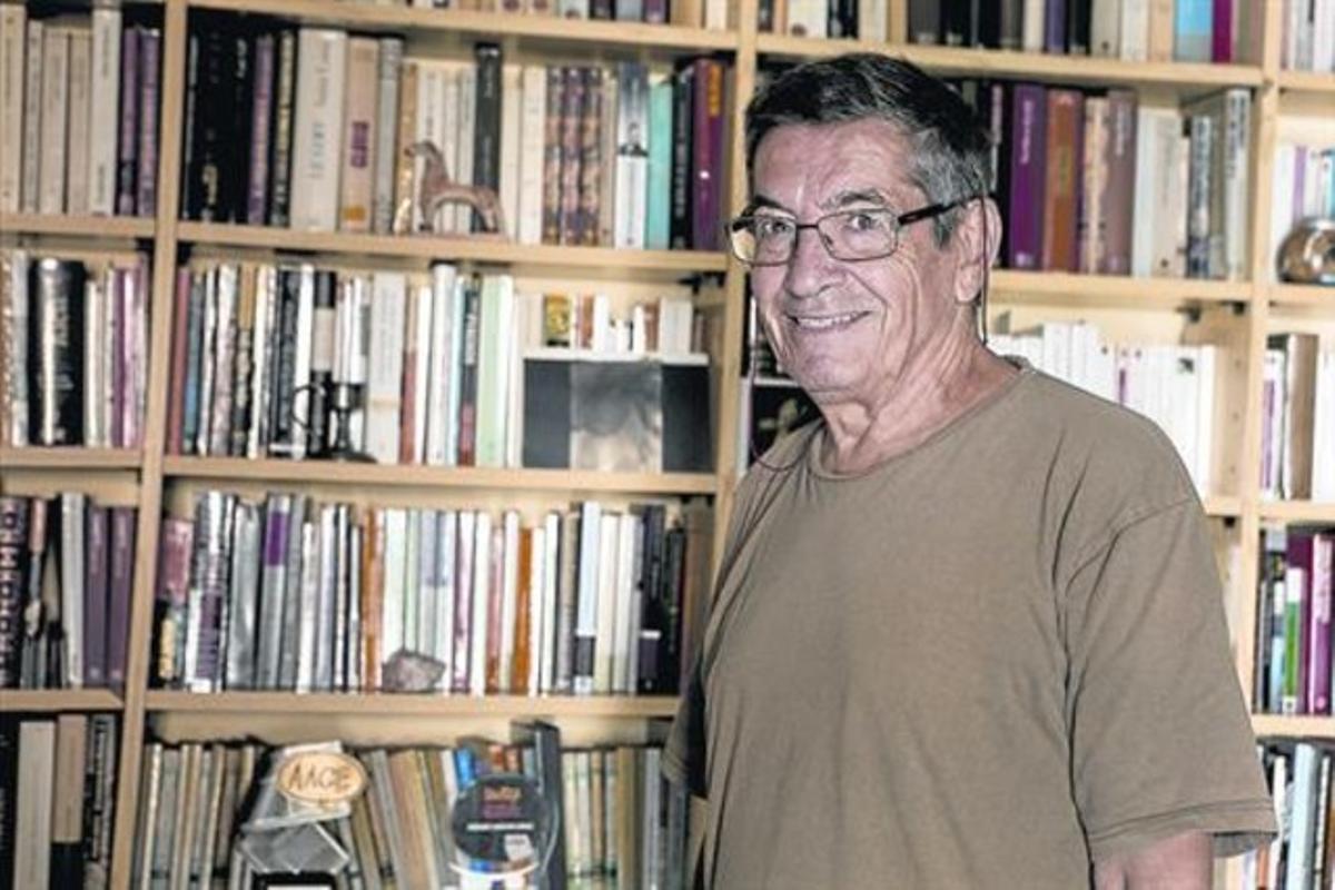 El guionista Enrique Sánchez Abulí,a casa seva a Barcelona.