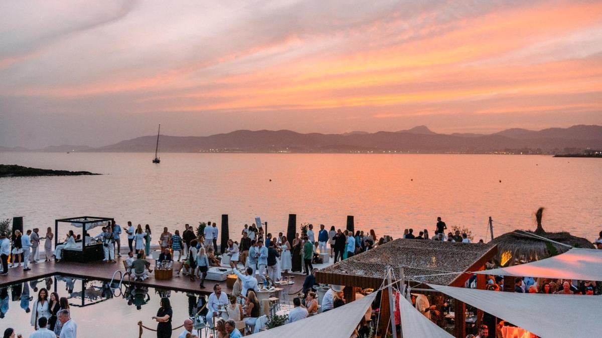 Am 29. Juli lädt die Mallorca Zeitung ihre Leser zur MZ-Sommerparty ins Purobeach Palma ein.