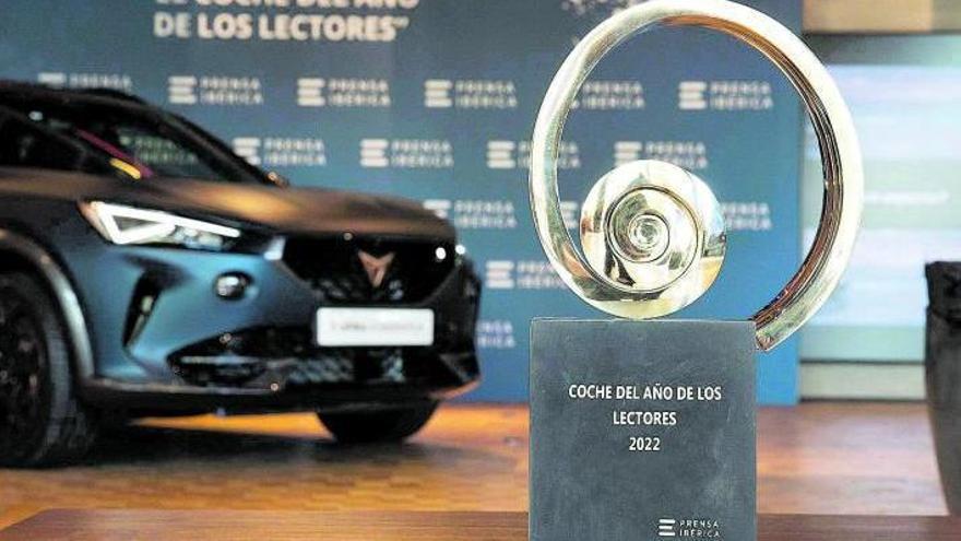 reconeixement. La preada escultura de Martín Chirino amb què es premia el vencedor del Cotxe de l’Any dels Lectors.  | FERRAN NADEU